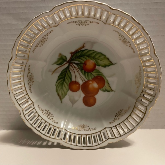 Vintage Ucagco Reticulated Bowl Cherries Japan Excellent - Picture 5 of 9